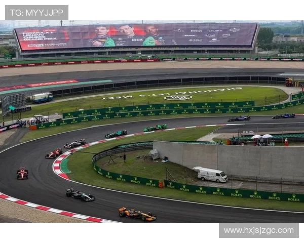 F1赛季激烈角逐新纪录诞生 多位车手创历史突破引发热议 F1赛季激烈角逐新纪录诞生 多位车手创历史突破引发热议