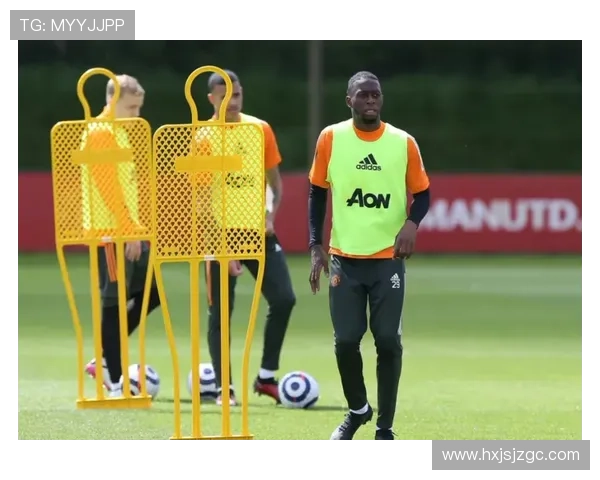 曼联主帅调整战术体系球队备战英超焦点大战引发球迷热议