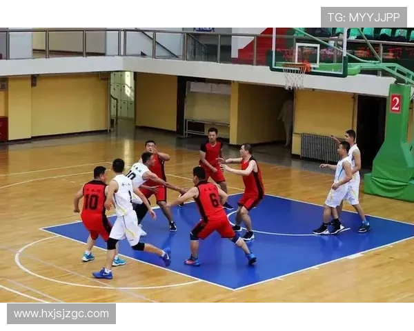 法国足球赛事精彩纷呈 球迷热情高涨 冠军之争逐步激烈上演