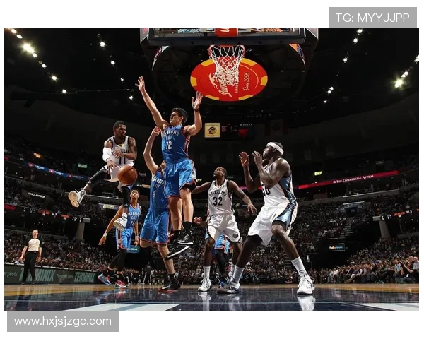 NBA季前赛火热开打 多队阵容调整引发球迷热议 新星表现抢眼 NBA季前赛火热开打 多队阵容调整引发球迷热议 新星表现抢眼